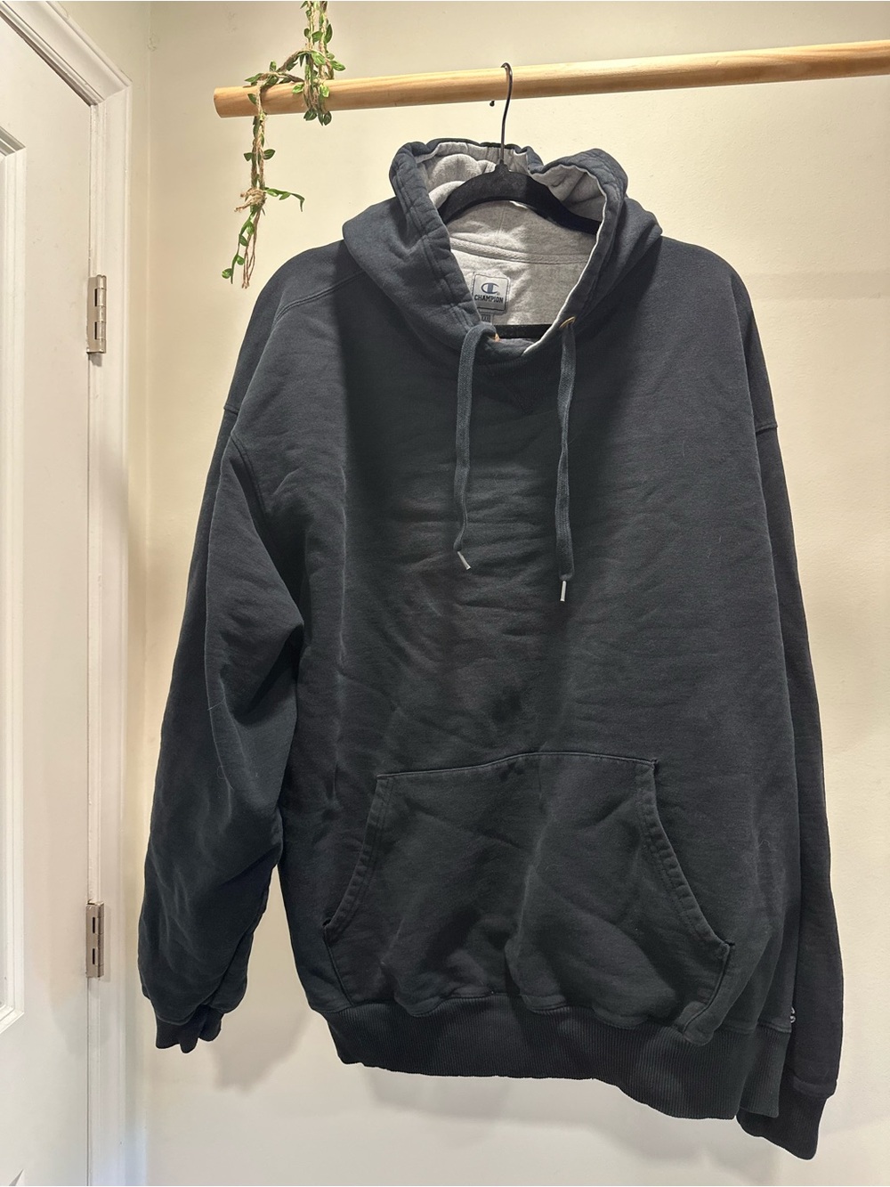 Men’s XXXL | the perfect “broken in and baggy” late 2000s faded black hoodie